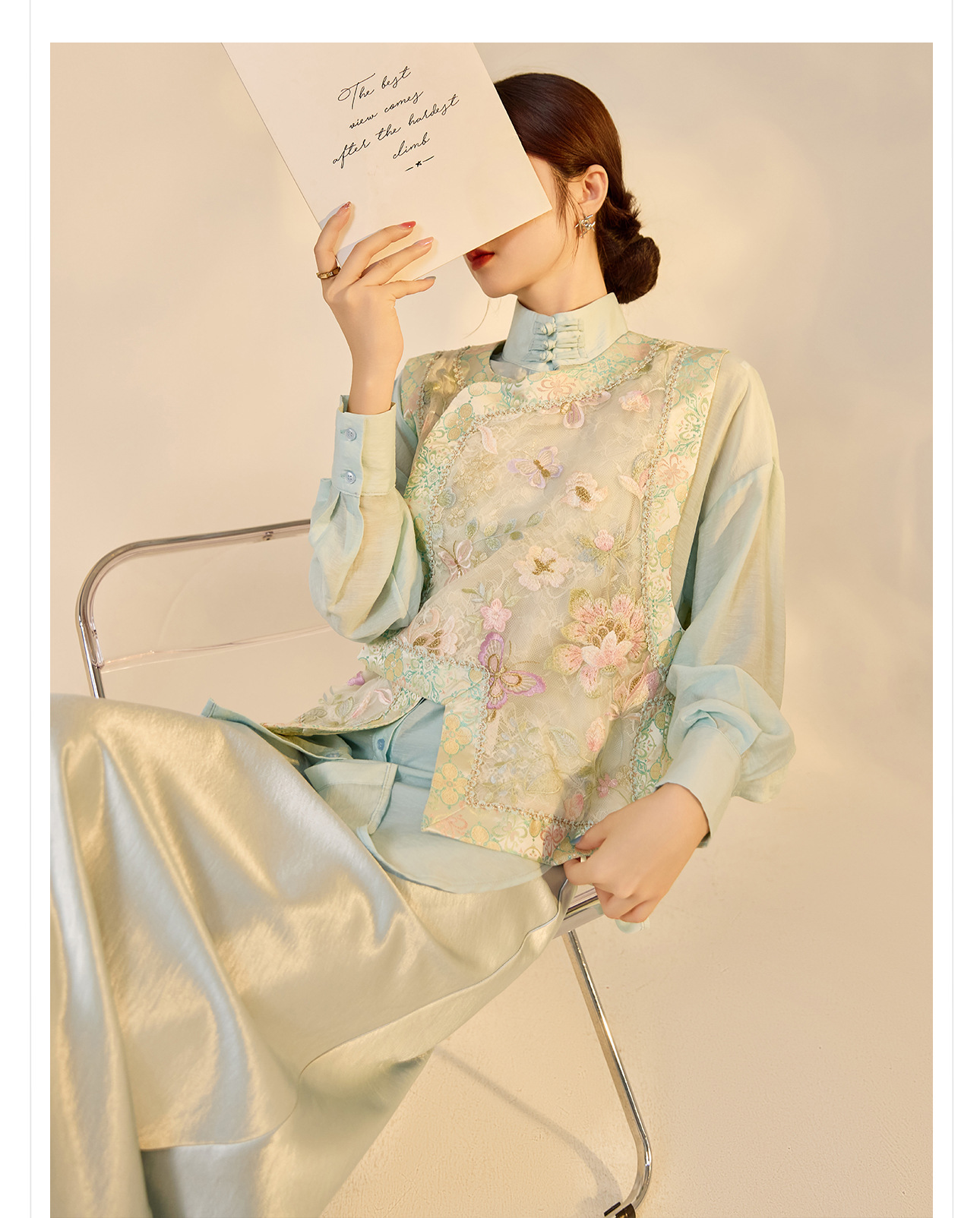 Áo vest gile nữ lụa tơ tằm thêu họa tiết cổ tròn không tay phong cách Trung Hoa mới ZX N6021 — màu xanh nhạt chi tiết 6