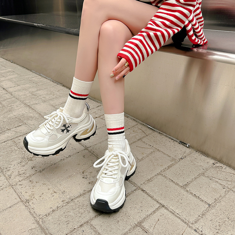 Zapatillas deportivas versátiles con cordones y plataforma para mujer, estilo moderno y a la moda, con diseño cruzado que aumenta la altura, ideales para primavera.