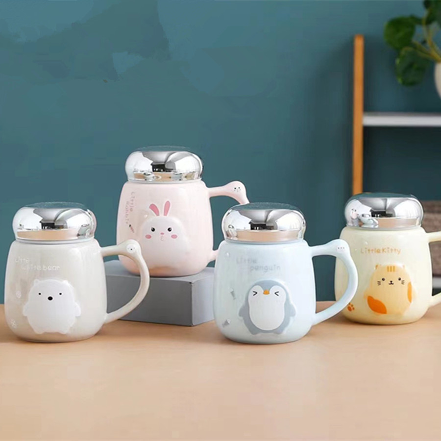 Taza de cerámica cubierta de espejo doméstica de alto valor visual en relieve taza de animales pequeños de oficina cubierta a prueba de fugas taza