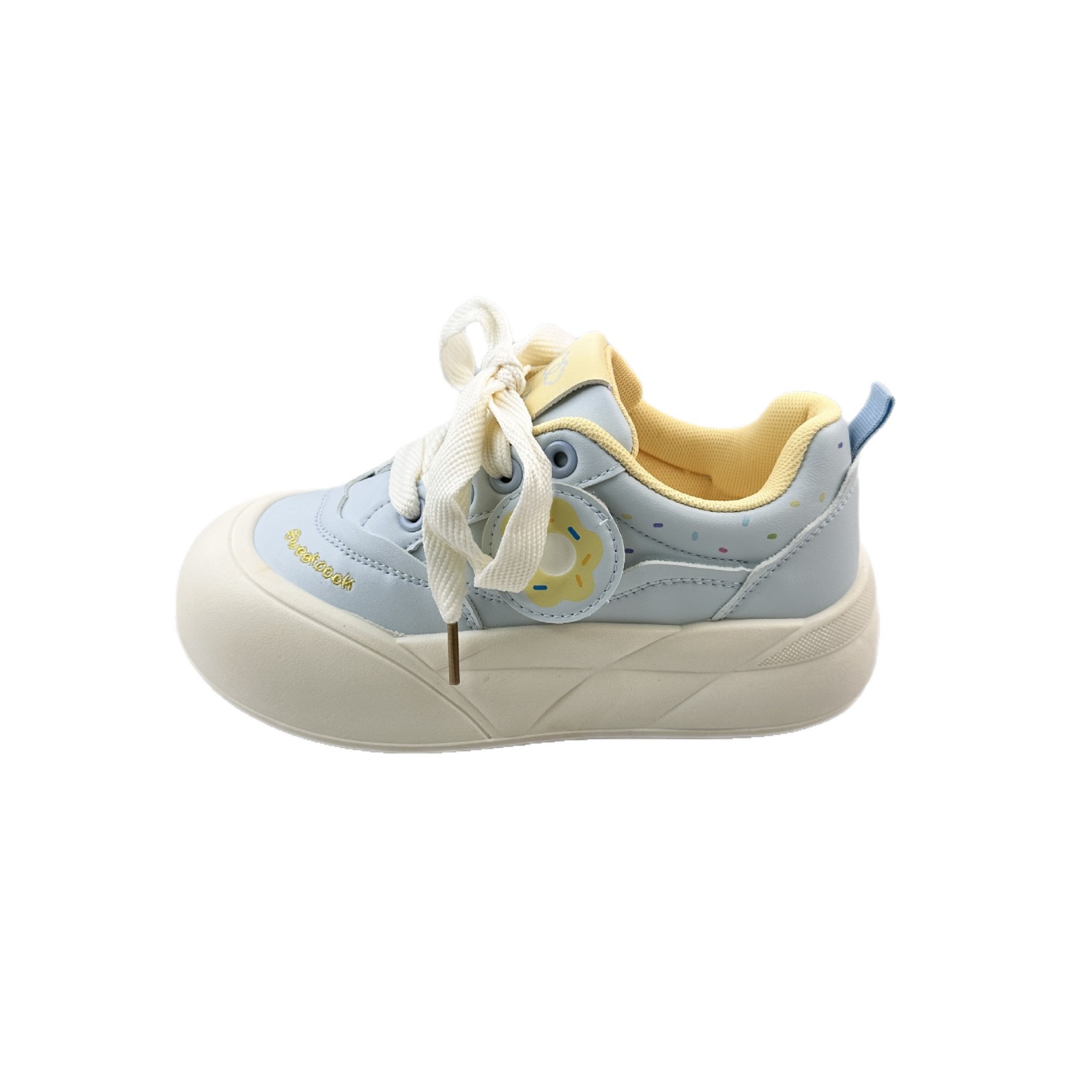 Zapatos blancos de fondo grueso para mujeres 2025 nuevos zapatos de skate coreanos que coinciden con zapatos de nicho casuales zapatos de pan