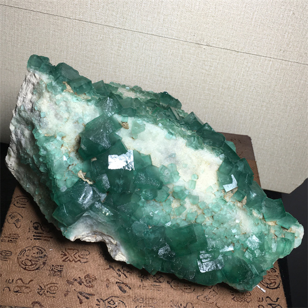 Madagascar Natural Sunlight Green Fluorite Raw Stone Specimen Color Change Green Mineral Crystal 45 sup