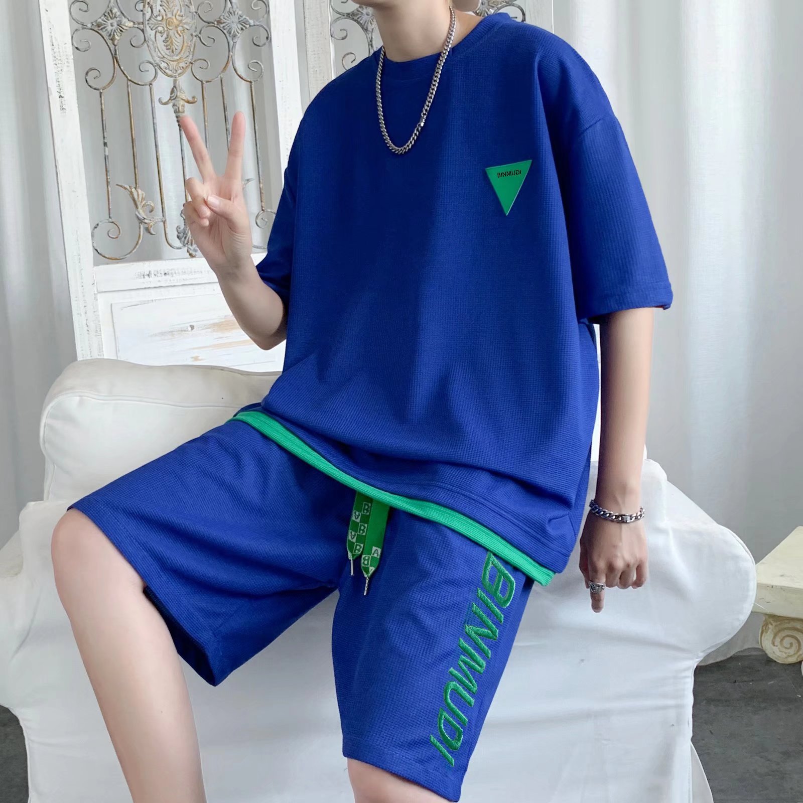 Carta bordado falso de dos piezas etiqueta de cuero camiseta deportes traje de manga corta verano de los hombres nuevos pantalones cortos sueltos estilo de Hong Kong