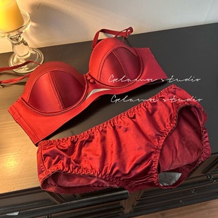 French Style Retro Red Underwear Women's Autumn and Winter Traceless Chest Shoulder Strapless Strapless Pure Red Bra suit