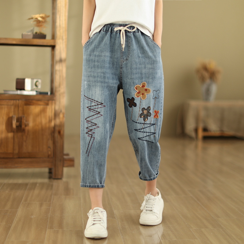 2024 New Arrival Embroidered Jeans Women's Korean Style Elastoelastic Waist Washed Ripped Denim Harem Pants Spring Capri Pants