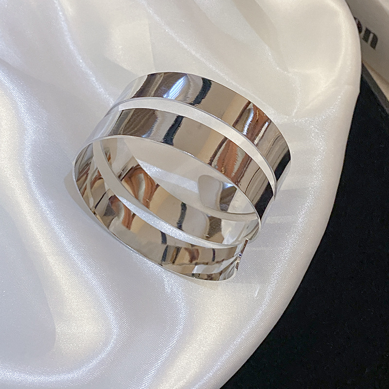 40g Weight 0.03µm Gold Plating Thickness Electroplating Gold Plating Process Copper Plated Plating Material Bangle Classification 1 Piece Quantity Party, Date Occasion Metal Material Geometric Pattern Women's Gender Elegant, Simple Style Style Plating Craft Elegant Simple Style Geometric Metal Plating Women's Bangle 23