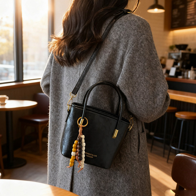 Bolso de cuentas retro de moda para mujeres 2025, nuevo bolso de mano de alto nivel, bolso de hombro de estilo exterior