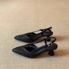 羊皮版 ~ 2025新型フランスの大衆軟底気質の中で、透かし編みの一字バックルと包頭サンダル