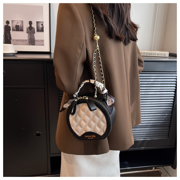 Kleine Tasche mit Diamantkette für Damen 2024 Frühjahr und Sommer beliebte neue Mode vielseitige Umhängetasche modische Handtasche kleine runde Tasche_voghion.com