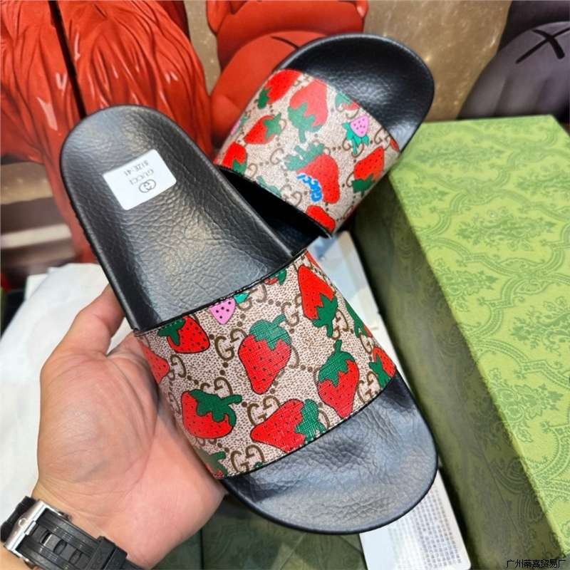 Zapatillas de pareja de moda europea y americana para hombres y mujeres, ropa exterior coreana, moda de personalidad universal, zapatillas frías caseras caseras ociosas.