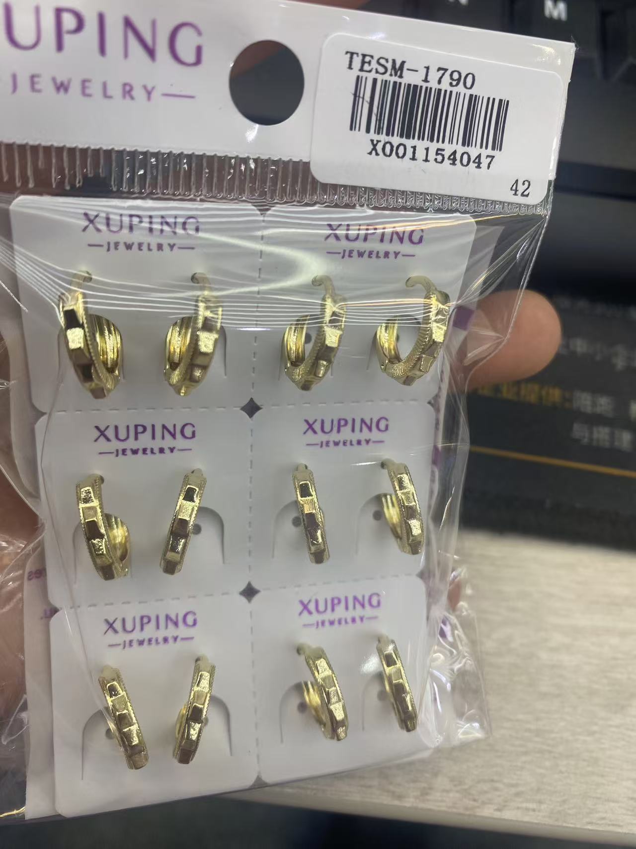 Xuping aleación de cobre chapado en 24k color simple moda auriculares personalidad temperamento auriculares de oro al por mayor mujeres