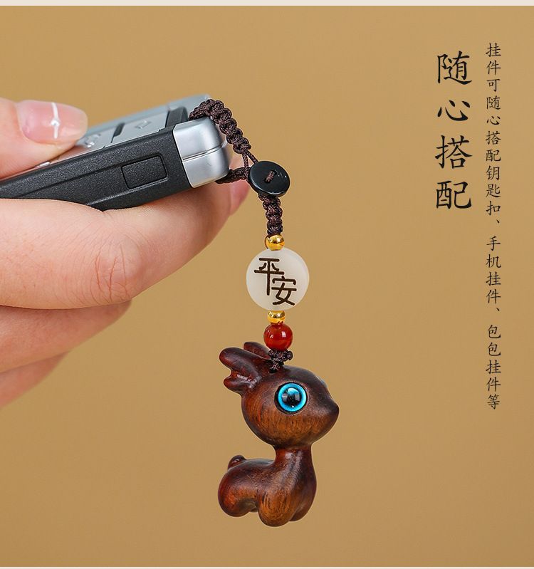 A deer car key chain pendant sandalwood deer buckle key car decoration deer couple pendant