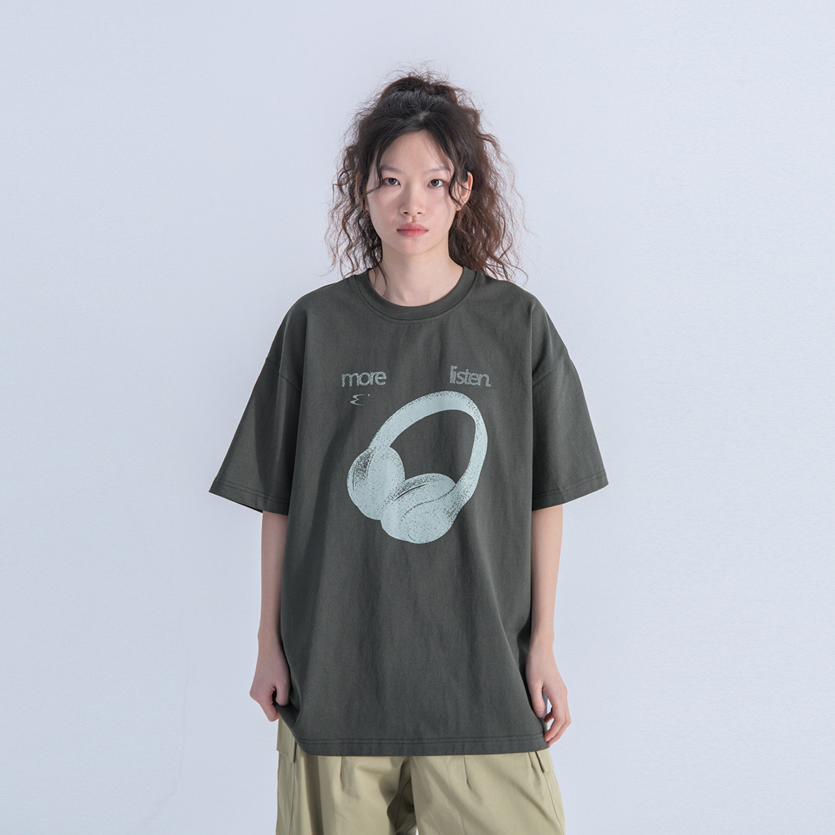 Menterma 24SSクラシック大衆ヘッドセットプリントtシャツ夏男女中性BF百合半袖