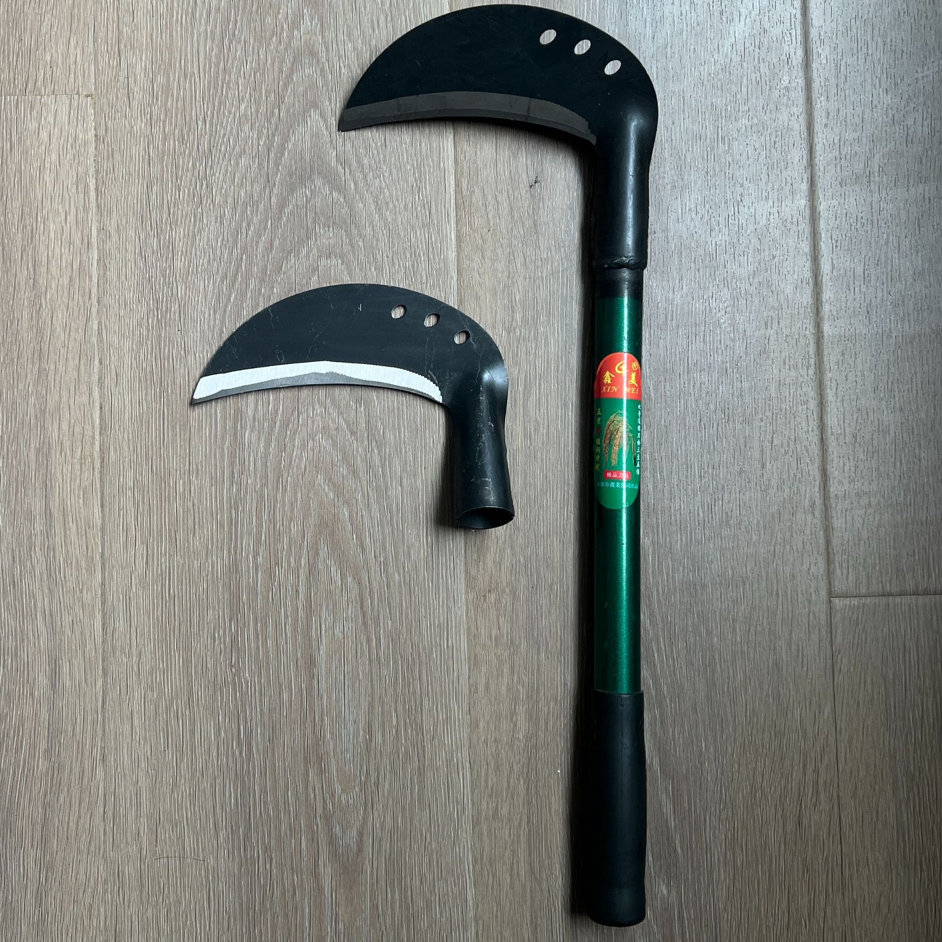 农用镰刀砍柴刀高锰钢锻打割草专用刀高硬度锋利带孔镰刀厂家批发