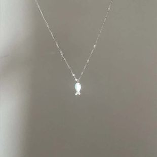 Minimalist Healing Little Fish Necklace for Women, Light Luxury Niche Ins Style, Elegant High-End Pendant, Versatile Clavicle Chain