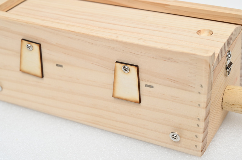 Wooden Moxibustion Box Rectangular Moxa Burner for Home Use on Waist Abdomen and Legs specifications