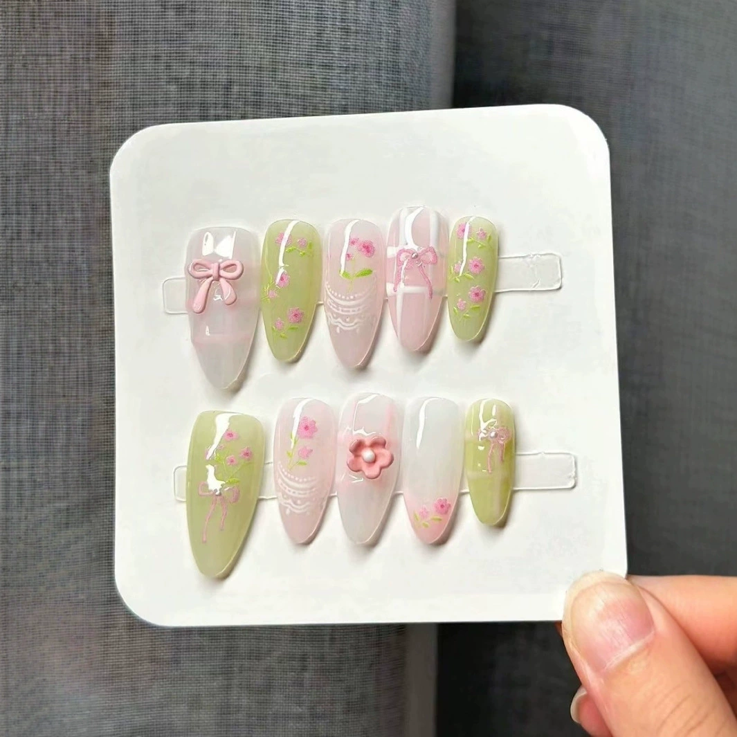 Весна в саду носит брони ручной работы на одну секунду