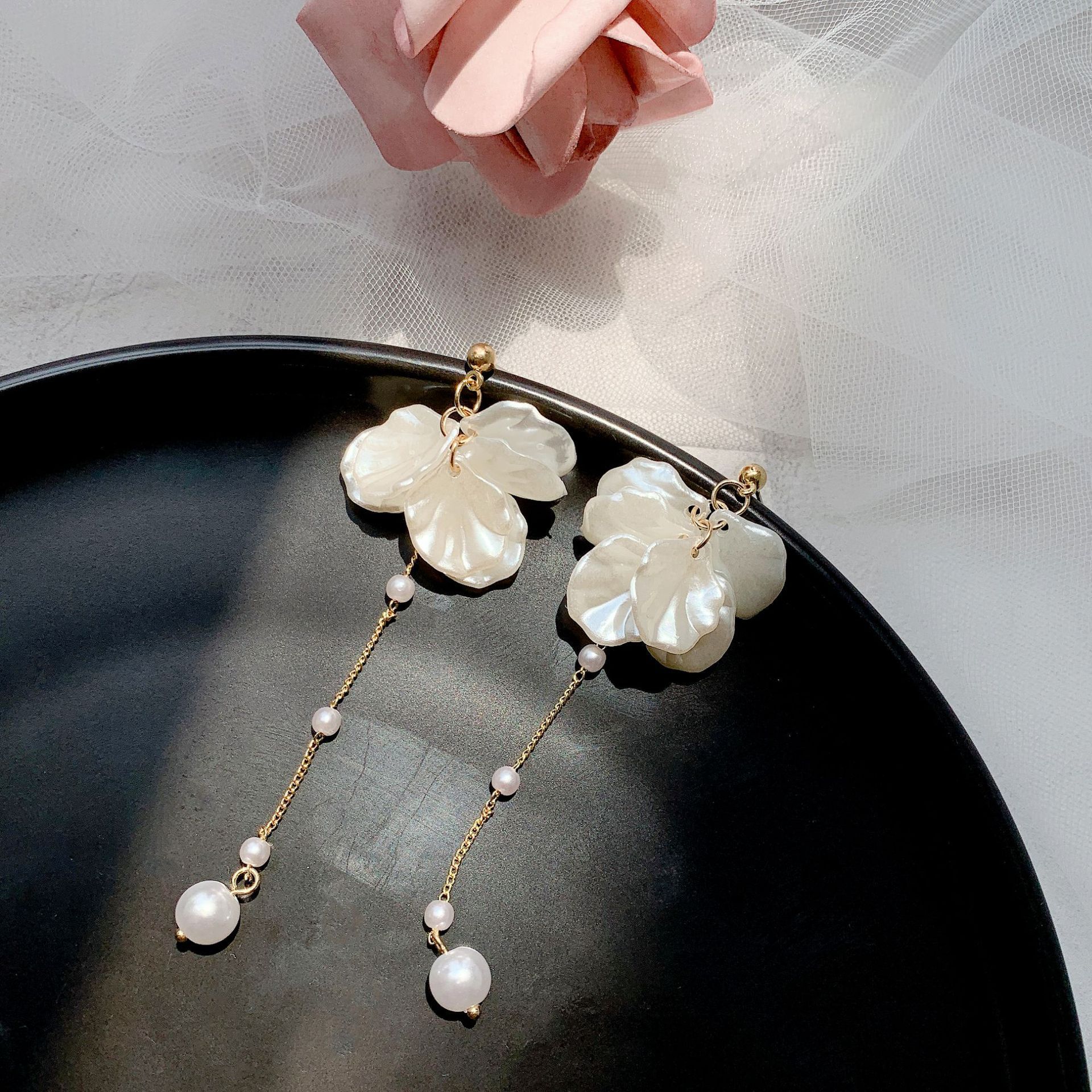 1 Pair Ig Style Sweet Flower Tassel Pearl Plating Shell Drop Earrings display picture 1