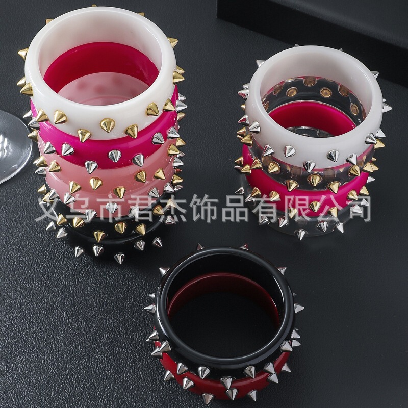 Cross-border hot personality punk rivet bracelet European and American fashion trend domineering spike bracelet jewelry wholesale