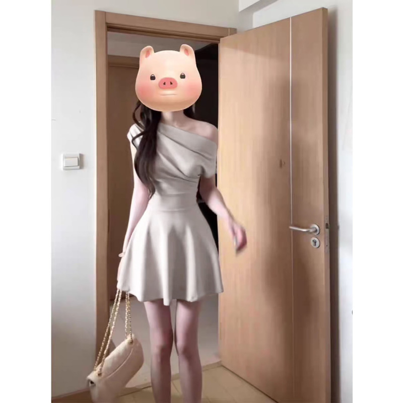 French Design Fashionable Swing Collar Sleeveless Halter Neck Waist Slimming Look Dress for Women 2025 Summer Vacation Style Wear