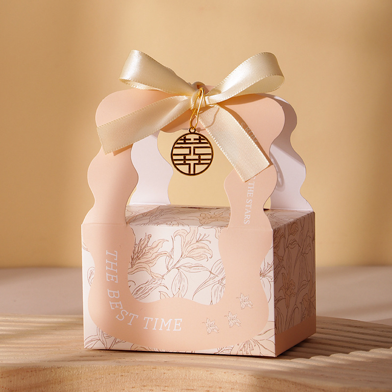 Champagne color + champagne ribbon + happy word