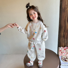 女の子の服のスーツの春秋のタイプの2025新型の子供のレジャーの服の女性の赤ちゃんの春の服の運動の2つのセットのファッション
