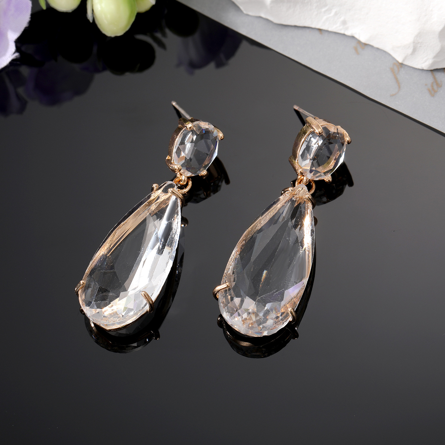 Oversized Sculptural Clear Acrylic Clip-on Earrings For Women_voghion.com