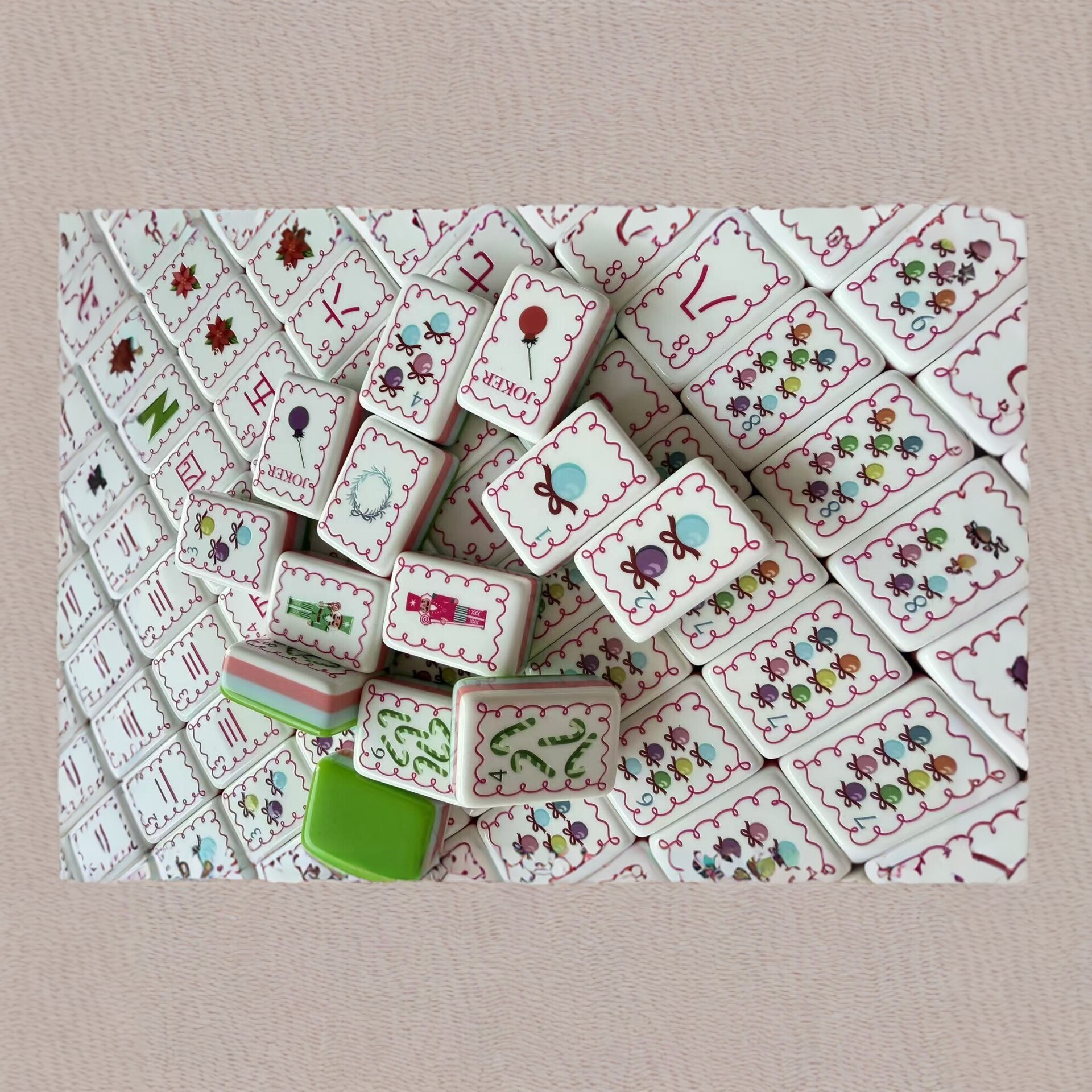 Cross-border American-style Christmas-themed Mahjong tiles, acrylic painted with English numbers, for home use, gatherings, and entertainment