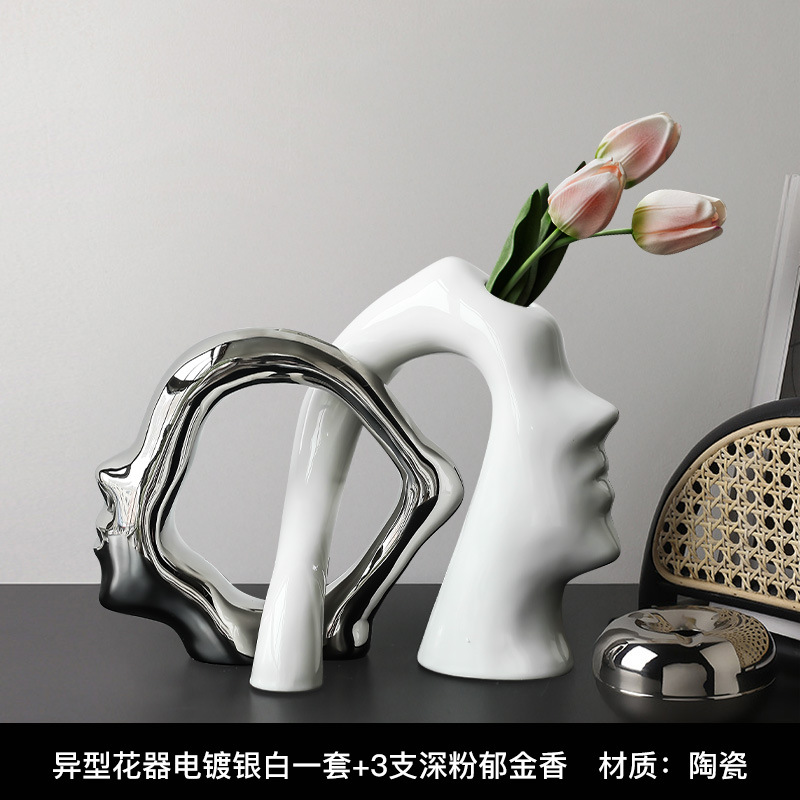 リビングルームの置物は軽くて豪華で高級な雰囲気のお酒棚の装飾品です。