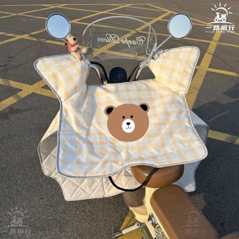 노란색 체크무늬 갈색곰