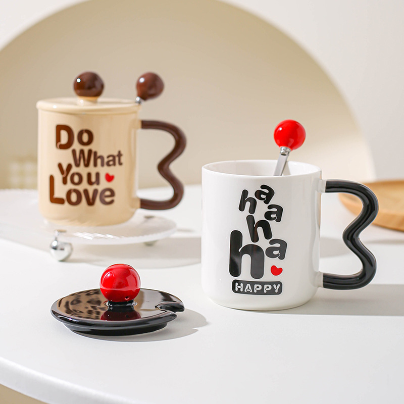 Tazas de cerámica de moda, tazas de agua creativas para hombres y mujeres, tazas de pareja, tazas de café con cucharas para regalos de amigos.