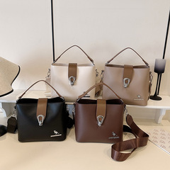 复古时尚小包包女2025秋季新款流行洋气百搭斜挎包质感手提水桶包