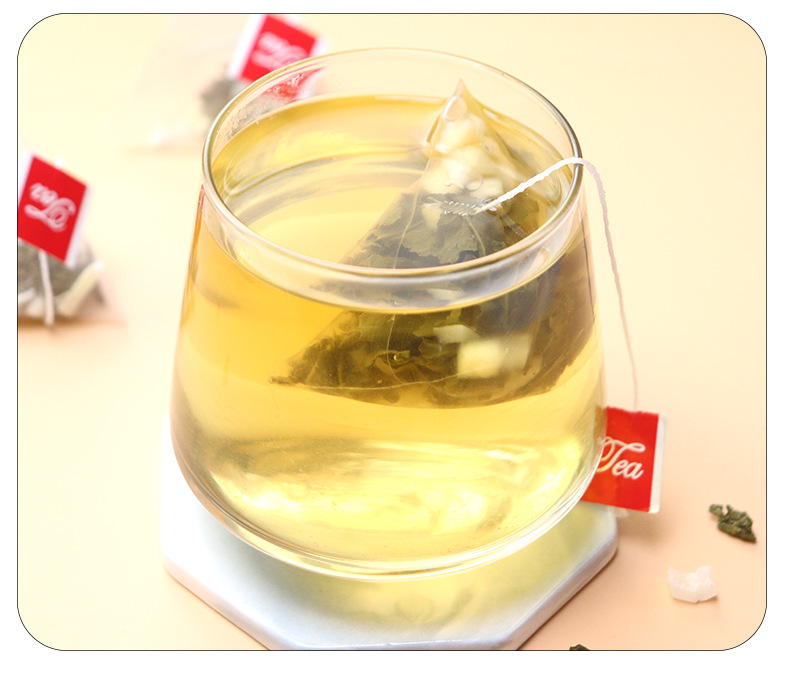 Peach Oolong Tea Mi Tao Wu Long 3g Triangle Tea Bags 30 Count Sugar Free Fruit Tea in use