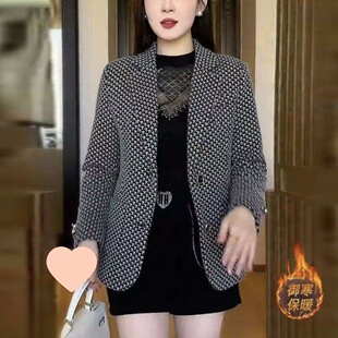 J5C�r���¿�ˮ���q���b�ﶬ�A�޼Ӻ���|����С�����n��Ů�@����