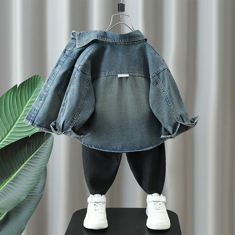 5771 camisa de mezclilla para niños 2024 otoño nuevo estilo chaqueta de bebé espalda camisa de mezclilla de etiqueta blanca para niños estilo de moda