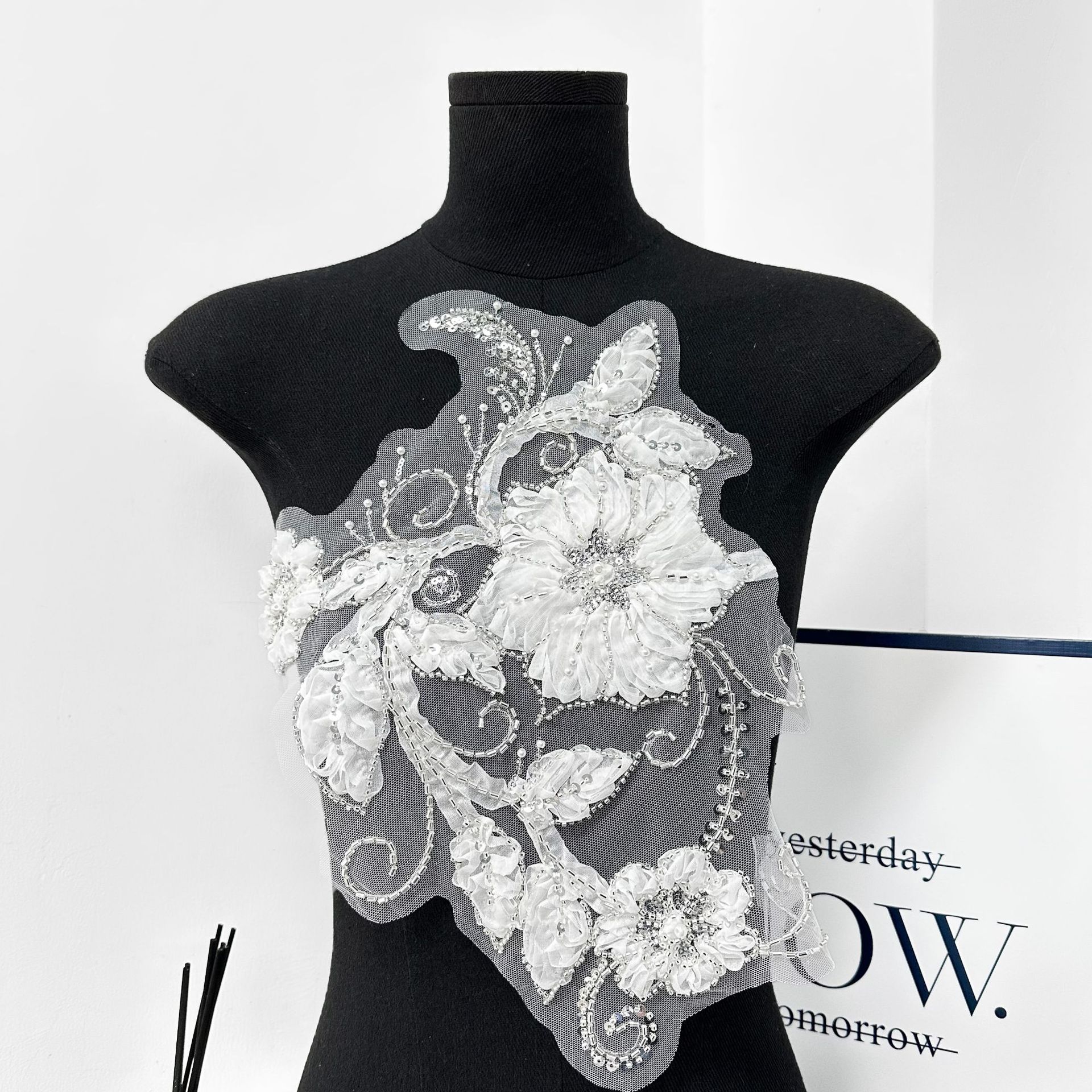 Nuevo blanco y negro esquinilla bordado tridimensional tela de malla fijación floral accesorios accesorios de vestido vestido