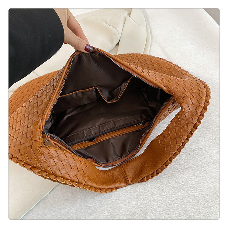 Women's Medium Pu Leather Solid Color Vintage Style Classic Style Weave Zipper Straw Bag display picture 25