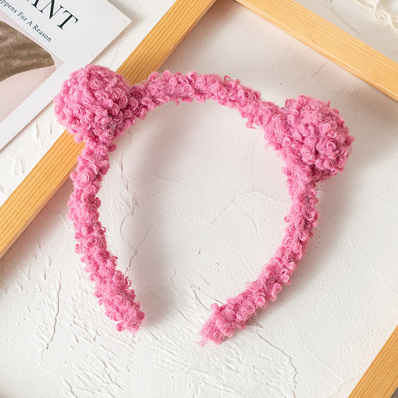 [Pequeña venta al por mayor] 2022 nueva cinta de bola de oso de peluche antideslizante de lavado de cara de lana de cordero de color caramelo