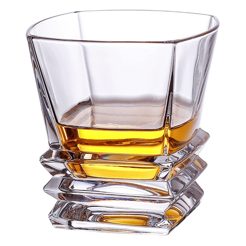 Juego de decantador de whisky de cristal importado de la República Checa para uso doméstico, juego de copas de vino de lujo, taza de regalo, lujo ligero.
