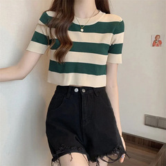 韓系の経典は色のストライプの半袖の氷の糸のニットの女性の夏のtシャツの短いタイプの修身の百合の小さいシャツの上着にぶつかります。