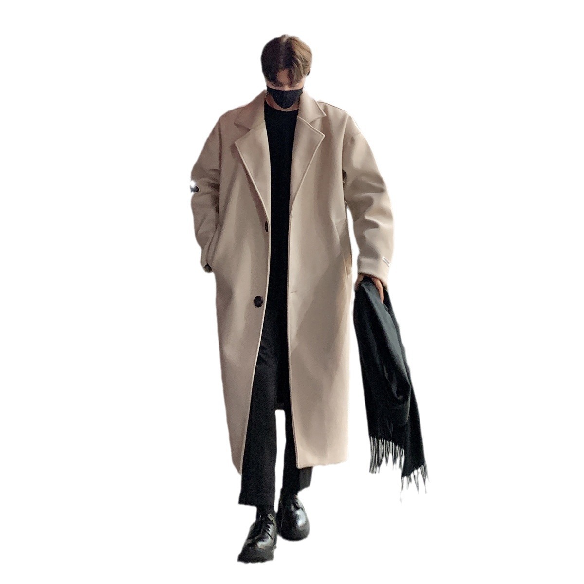 秋冬服のコートは男女が膝を過ぎます。コートの中の長さは冬の高級感があります。