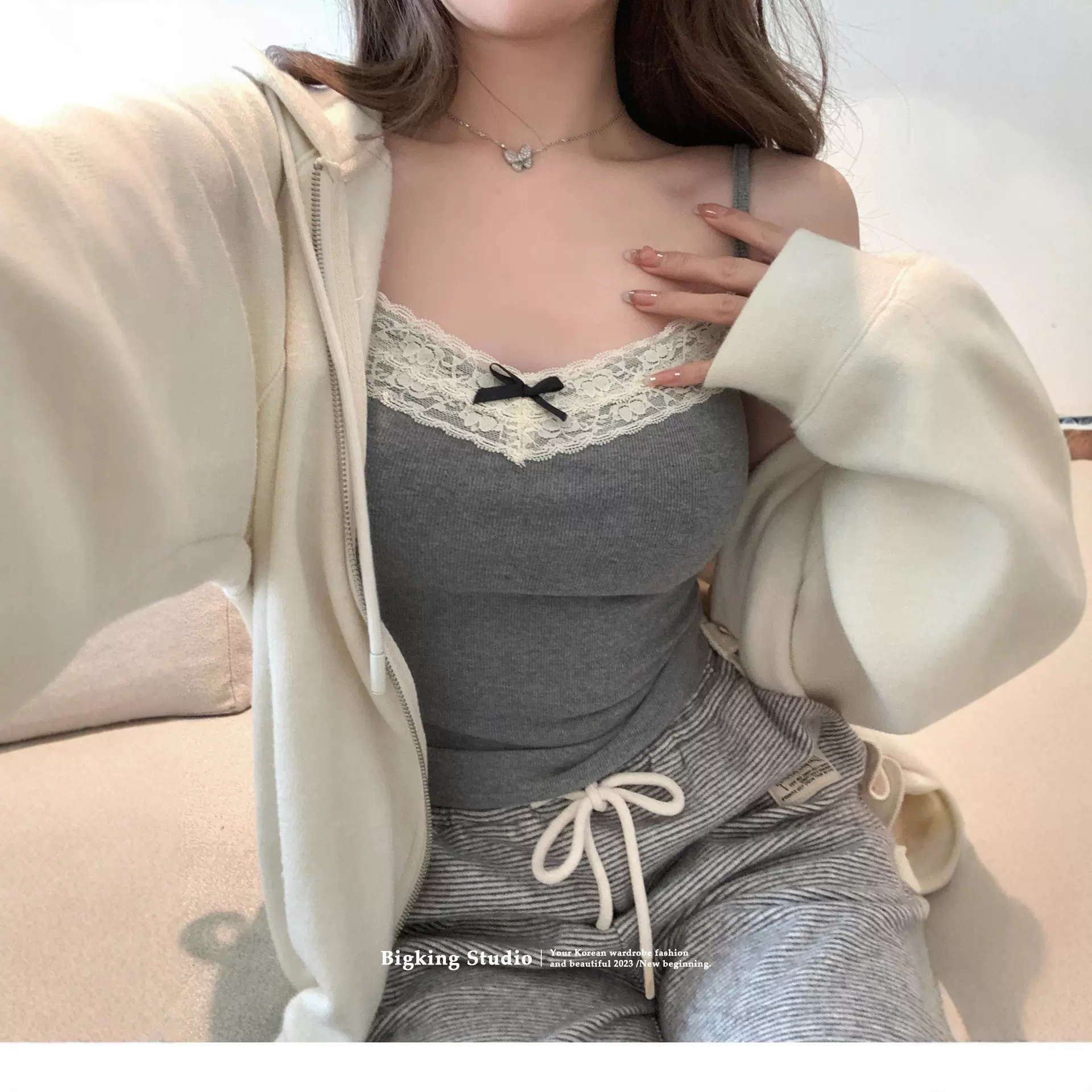 辣妹纯欲蕾丝花边吊带背心打底胸垫蝴蝶结短款修身设计无袖上衣