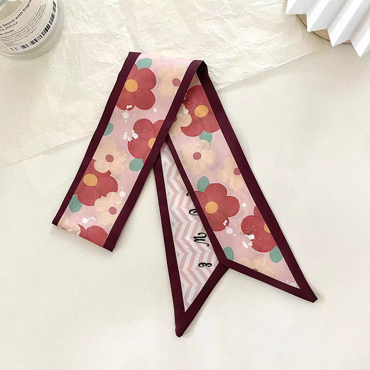 Маленькие бордовые цветы