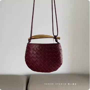 现货BV沙丁鱼编织包真皮时尚休闲高级感鲨鱼金属柄半月手提包外贸|undefined