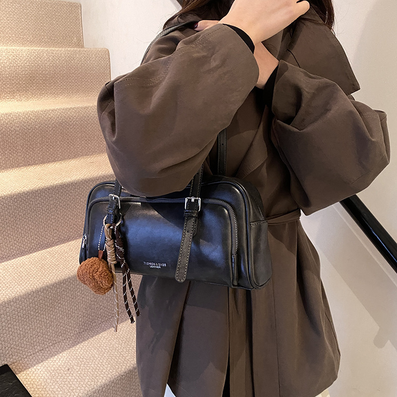 通勤大容量バッグ女性のための 2025 新しい秋と冬の多用途ショルダー脇の下バッグファッショナブルなポータブルボストンバッグ|undefined