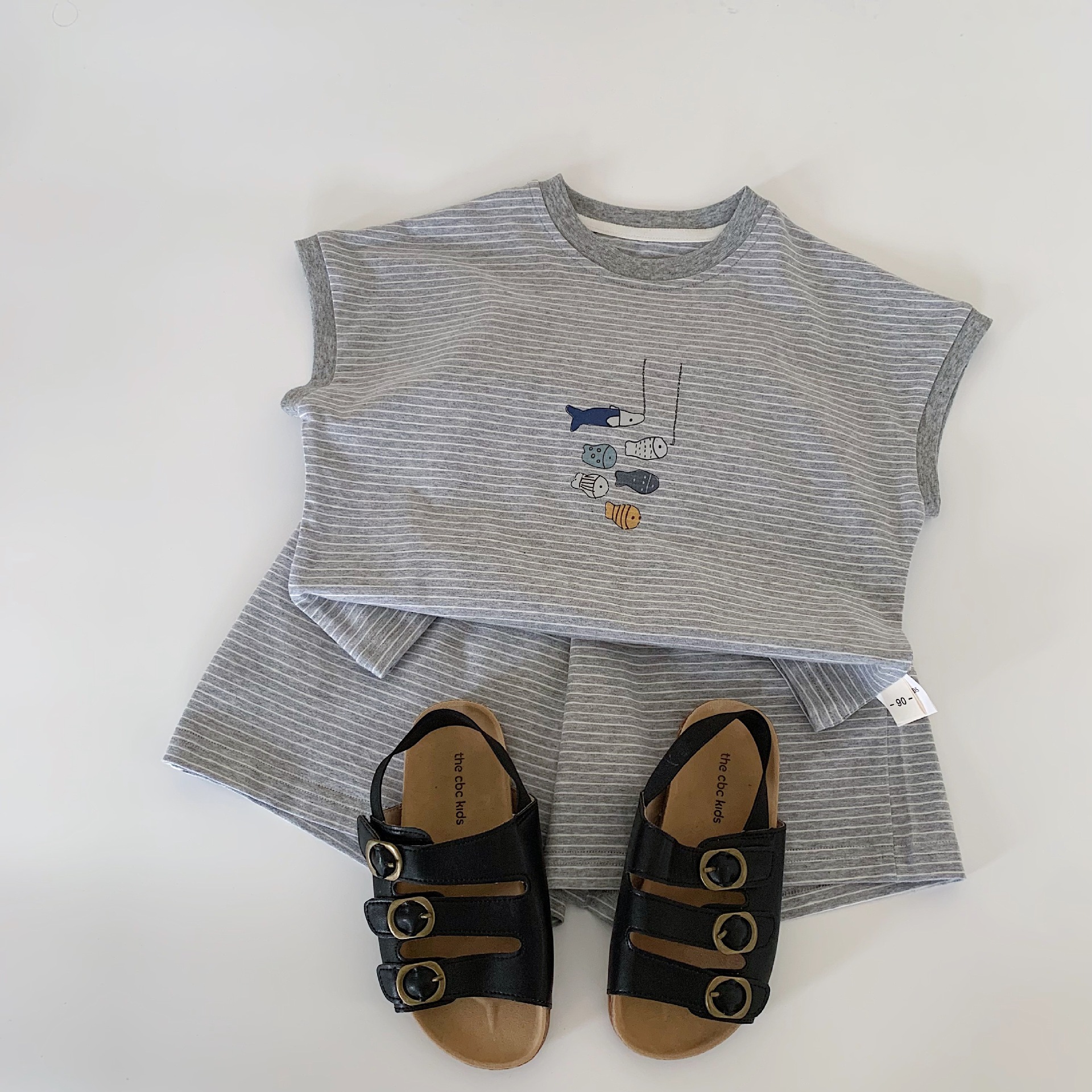 Traje para niños Maibao 2025 verano nuevo estilo coreano hombres y mujeres bebé a rayas sin mangas traje de dos piezas para niños