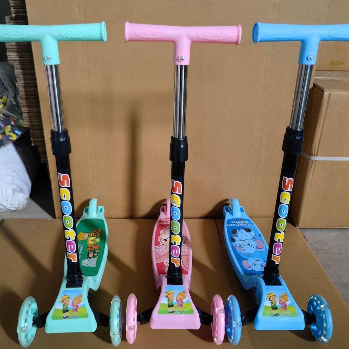 Fabricantes transfronterizos para niños, coche de altura, coche de bebé, scooter, ruedas de scooter de tres ruedas con luz