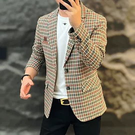 男式夹克;女式T恤;休闲裤