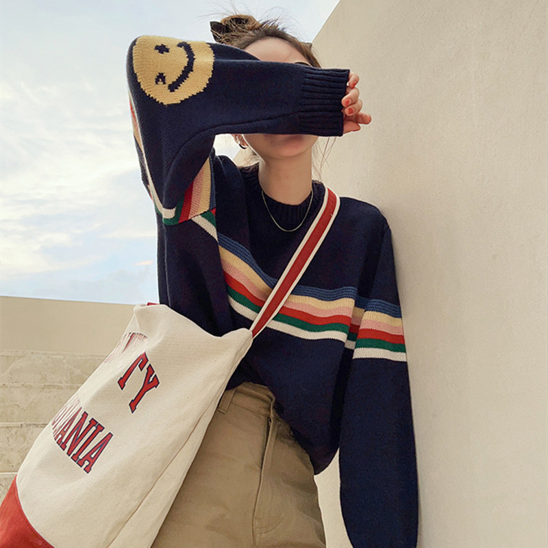 2023 Otoño e Invierno Nuevo Arco Iris rayas diseño estilo coreano ropa casual con cara sonriente cuello redondo suéter moda estilo Perezoso image 4