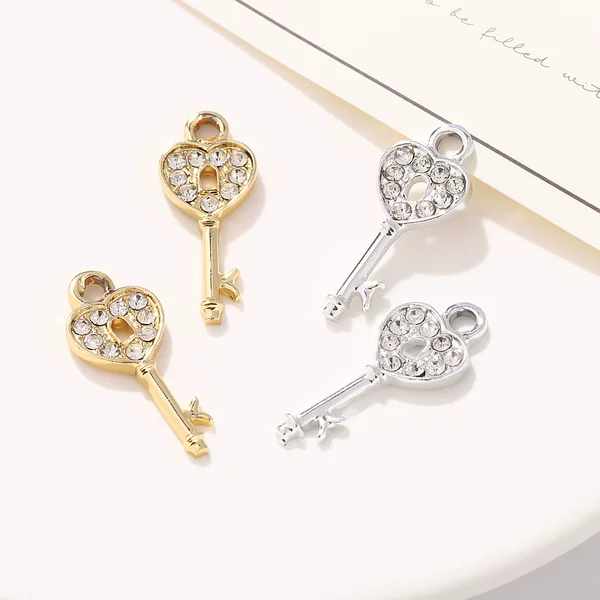 Versatile Heart-Shaped Diamond-Encrusted Key DIY Accessory Pendant Bracelet Necklace Jewelry Accessory Sweet Peach Heart Pendant