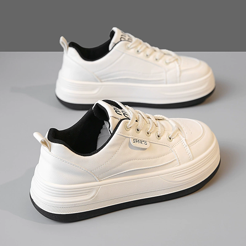 Высокое значение цвета супер огненная толстая подошва маленькая белая обувь женская весна и осень дикие туфли нишевые кроссовки 2024 новые взрывные повседневные кроссовки